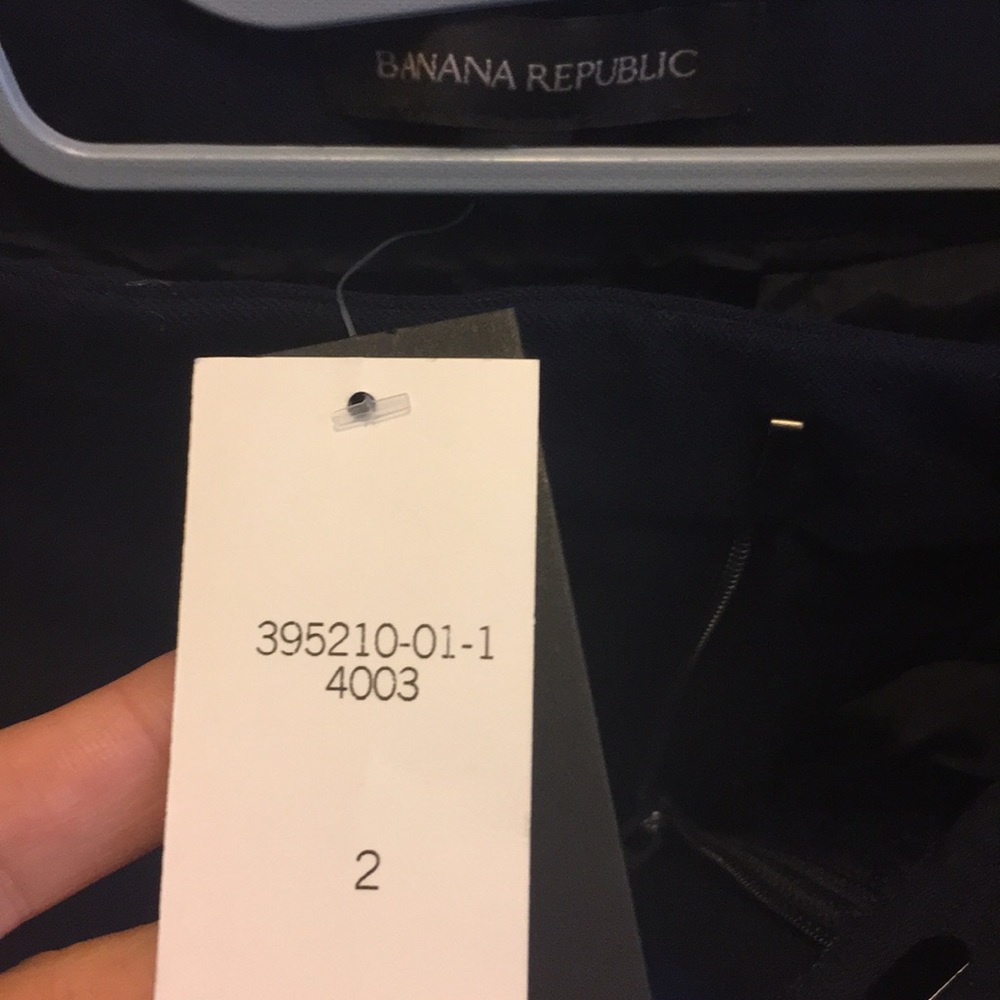 Size 2 must see NWT banana republic navy pants - Picture 2 of 7